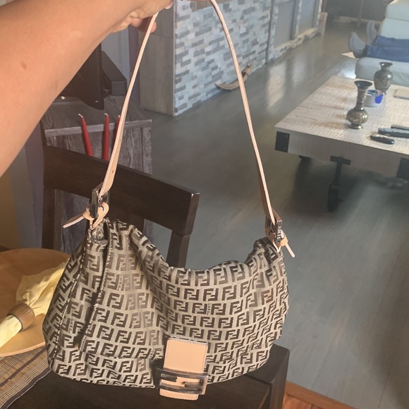 Fendi Zucca Shoulde bag/ Tan color - Picture 3 of 8